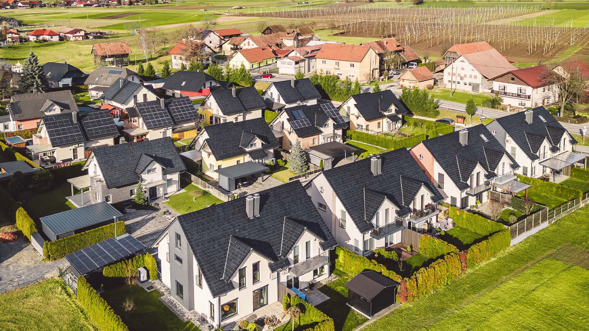 immobilien drohnen aufnahme von oben 